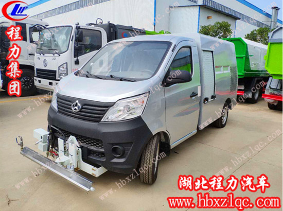 湖北程力專用汽車有限公司長(zhǎng)安路面養(yǎng)護(hù)車做城市環(huán)境好幫手！